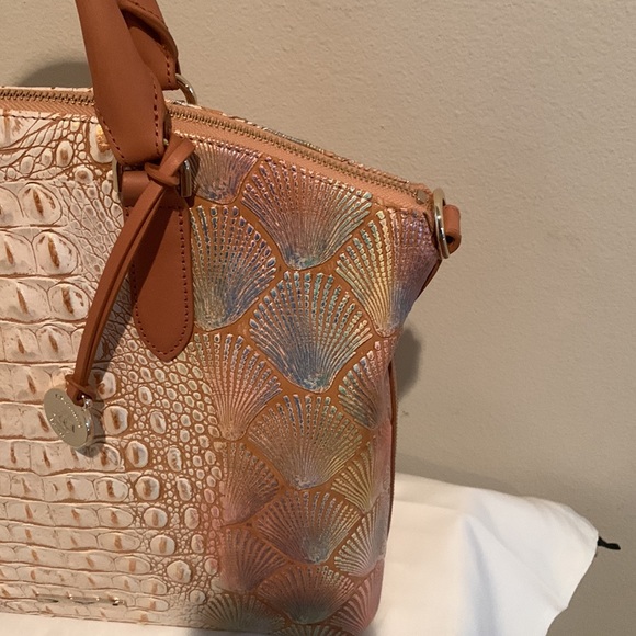 🍇🍒HOST PICK 🍇🍒 Brahmin Bondi Collection Large Seashell Print Duxbury Sat… - Picture 14 of 16